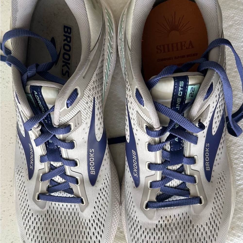 Brooks women’s Running Shoes - Gray and purple or blue